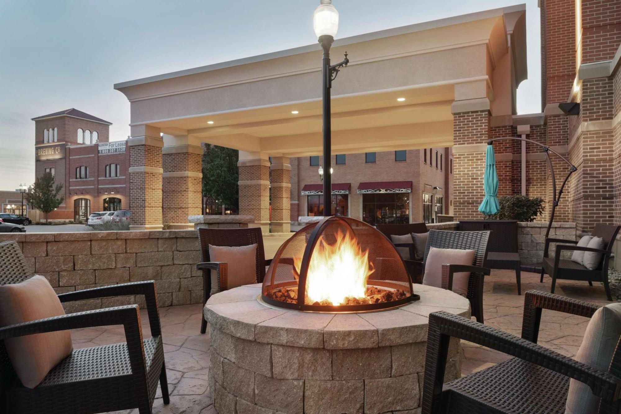 Hampton Inn & Suites Mishawaka/South Bend At Heritage Square Экстерьер фото